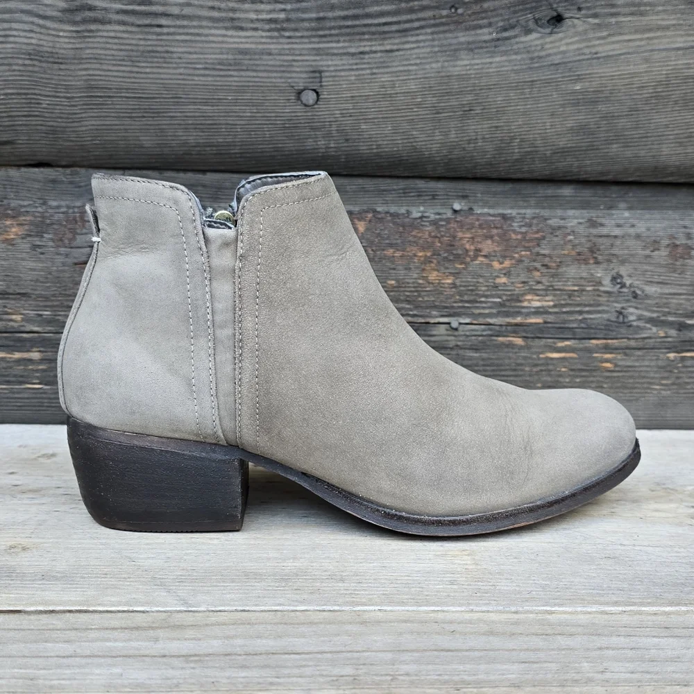 Clarks Maypearl Ramie Coastal Cowgirl Nubuck Leather Comfort Bootie 7M